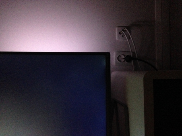 Philips 42pfs7109 - jasne punkty na matrycy, reklamować czy naprawiać?