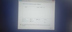 Ekran instalatora Windows pokazujący brak dysków do instalacji.