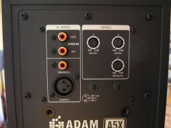 Wyjścia z daca i interfejsu audio na jedno RCA monitorów