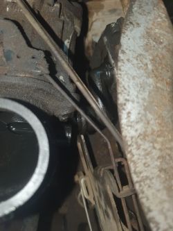 Kosiarka Stiga z silnikiem B&S 12,5 OHV - Przewód odmy za krótki, brakujący element?