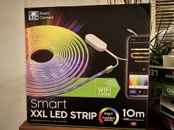 Box of LSC Smart XXL LED Strip with image of the strip and smartphone.