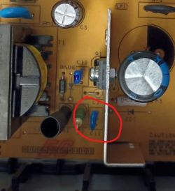 Płyta elektroniczna z zaznaczonym elementem oznaczonym jako C11.
