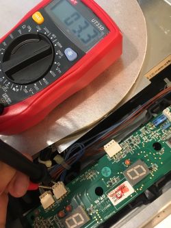 Brak reakcji płyty indukcyjnej Electrolux EKI54500OX - co robić?
