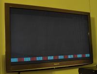 Panasonic TX-P50V20E - Kolorowe paski na dole ekranu