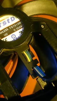 Sapphire hd7870 - Uszkodzone wtyki zasilania wentylatorów