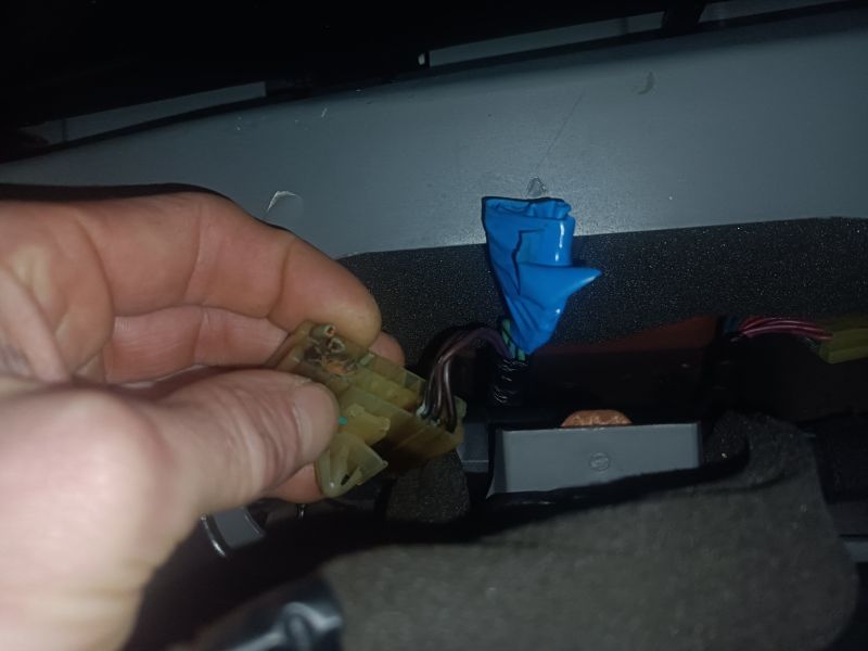 Do czego służą kostki w Chevrolet Lacetti (J200) przy zegarach?