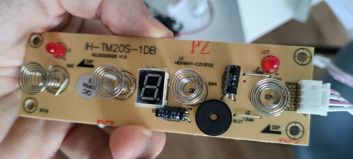 Odczyt kodu binarnego z płyty indukcyjnej poprzez mikrokontrolery HIGHWAY09A i HIGHWAYC210F01