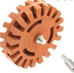 Usuwanie resztek kleju po naklejkach z lakieru ciężarówki - poszukiwany skuteczny zmywacz