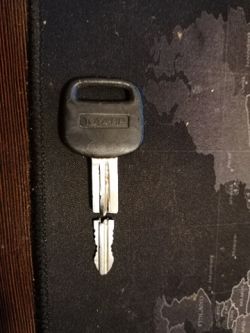 Ułamany kluczyk w Toyota Yaris I - jak dorobić najtaniej? Model klucza Silca TOY41RP