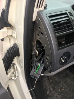 VW T5 2003: Jak wyłączyć alarm bez kluczyka? Szukam serwisu w Lublinie