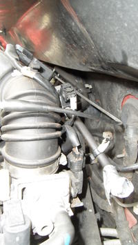 Suzuki Swift 1.3 (2007) - Brak jakiejś części koło silnika (Co to może być?)