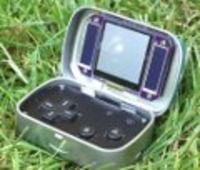 Game Tin - niewielka konsola zasilana z ogniw słonecznych