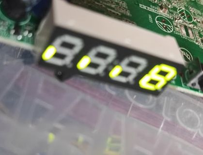 Wyświetlacz 7-segmentowy z cyframi 8.8.8.8