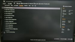 Ekran trybu zaawansowanego BIOS UEFI z zakładką Advanced otwartą.