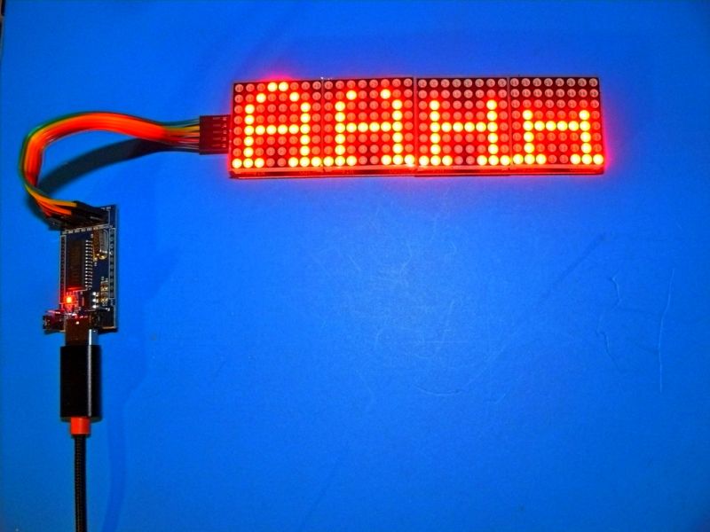 4xMAX7219 display showing HMMM with a controller.