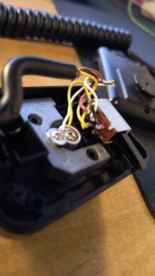 Stabo XM3082 - jak podłączyć kolory kabli do styków wtyczki mikrofonu?