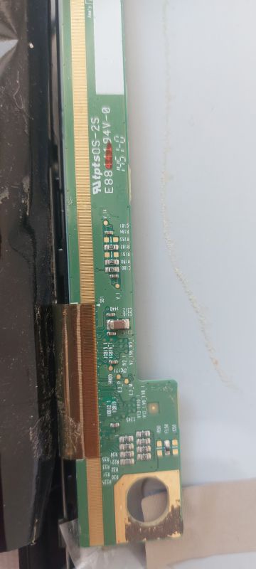 Close-up of a green PCB with “qutptSOS-2S” and “E88419 94V-0” markings and a brown FFC ribbon cable