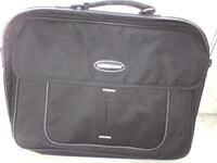[Sprzedam] Laptop Fujitsu-Siemens, torba, usb hub, do piątku.