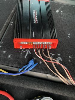 Jak podłączyć w samochodzie 4-kanałowy wzmacniacz?