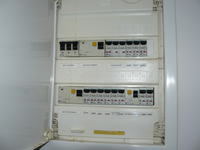 High-Pitched Sound from Fuse Box when 3.5 kW Air Conditioner is On in a 12.5 kW Apartment