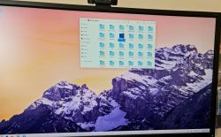 Ekran komputera z tapetą gór i otwartym menedżerem plików Zorin OS