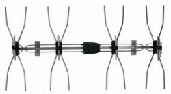 Siatkowa antena telewizyjna z czterema panelami.