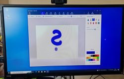 Monitor z otwartym programem Paint 3D na systemie Windows 10