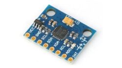 DIY Self-Balancing Vehicle with Raspberry Pi – Top View Top view of a DIY two-wheeled self-balancing vehicle with Raspberry Pi, MPU6050 sensor, and electronic components on a perforated board.