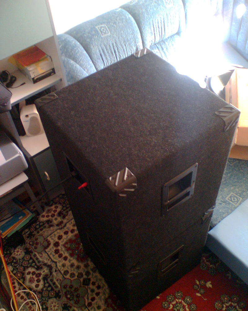 Wzmacniacz HEXFET 400W HOLTON-a + Basowe Kolumny HANDMADE:) Wzmacniacz HEXFET 400W HOLTON-a + Basowe Kolumny HANDMADE:)