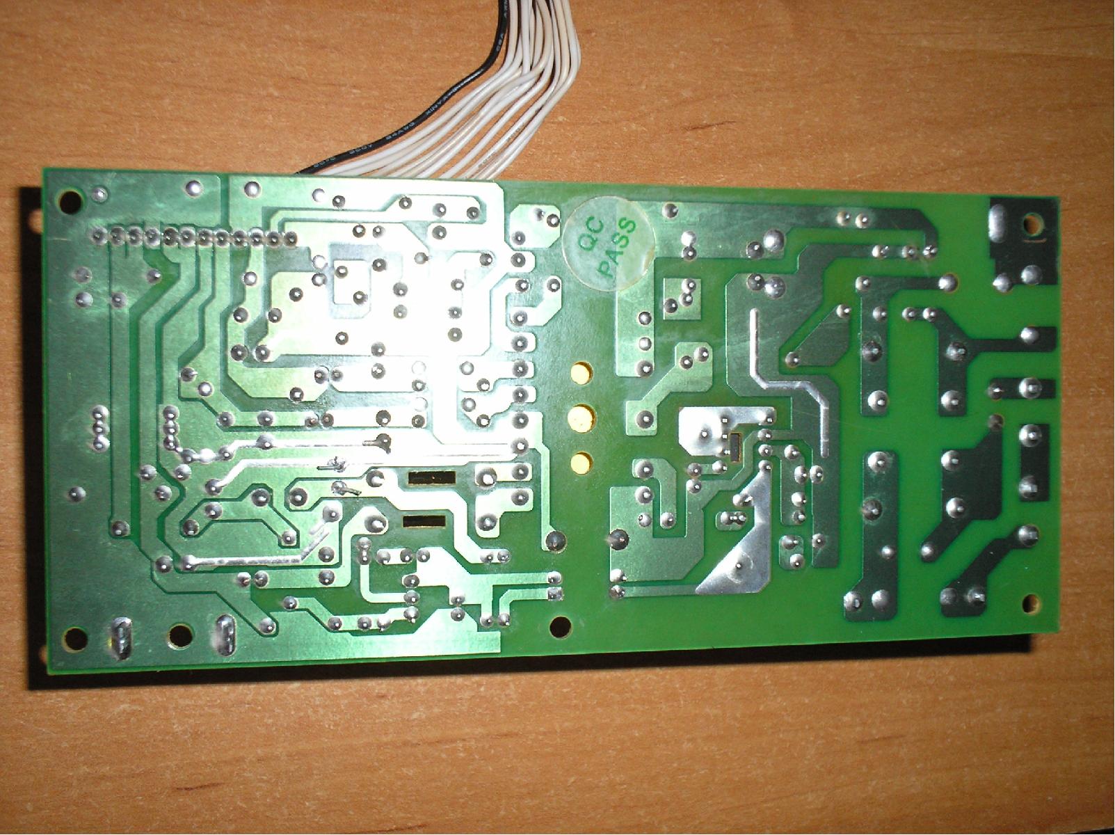 Tuner Opticum 4100. Po podłączeniu do prądu pojawiają się cztery zera i koniec.