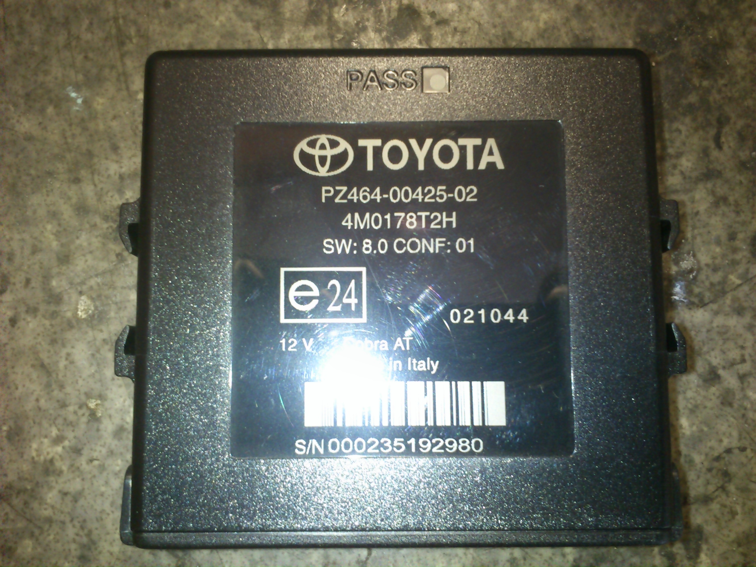Toyota Avensis II Gdzie jest fabryczny parktronik