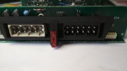 Blaupunkt 7607667142 - Wzmacniacz BMW E36 potrzebna rozpiska złącz lub schemat