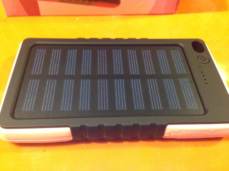 Powerbank z Rossmana. Co jest wart?
