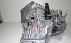 Peugeot 3008 1.6HDI 2016 - Lokalizacja czujnika biegu wstecznego, świateł cofania