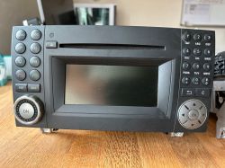 Radio MF2810 w Mercedesie SLK200, 2008 rok