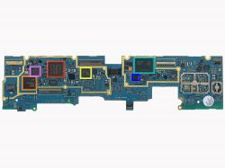 Zdjęcie płyty głównej tabletu Samsung N8020 z zaznaczonymi elementami.