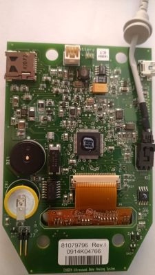 Widok wnętrza urządzenia Exogen z widocznymi elementami elektronicznymi na płytce PCB.