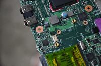 HP 6730S Nie włącza się, uszkodzenie na płycie.