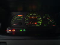 Cinquecento 700 - Czy niebieskie żarówki są zgodne z przepisami drogowymi?