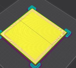 Podgląd warstw wydruku 3D z widoczną podstawą i zaznaczeniem przewężenia linii konturu