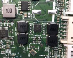 Wnętrze odkurzacza smart/robota sprzątającego z WiFi Medion 13277