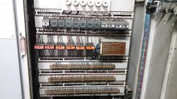 - Podłączenie silnika lewo prawo i trzy wyłączniki krańcowe