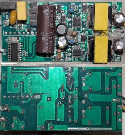 Płytka PCB sterownika LED z komponentami elektronicznymi i widokiem od spodu