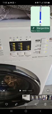 Panel sterowania pralki Whirlpool 6th Sense z migającymi wszystkimi kontrolkami, widok zbliżeniowy na programator.