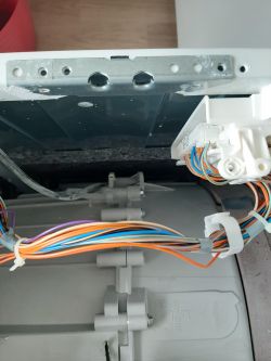 Pralka AEG/Electrolux L76820 - Urwany prawy zaczep sprężyny bębna-użyć drugiego? Pralka AEG/Electrolux L76820 - Urwany prawy zaczep sprężyny bębna-użyć drugiego?