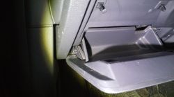 VW Golf Plus 2008 - Lokalizacja i wymiana przekaźnika klaksonu, dostęp do buzzera