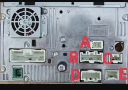 Poszukuję opis gniazd radia z nawigacją Mazda 5 CD 98 66