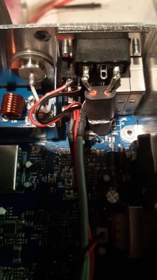 Przypadkowe podłączenie + do - w radiu Lincoln 2: przyczyna, naprawa i wskazówki dla laików