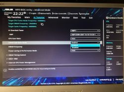 Zdjęcie ekranu BIOS z ustawieniami Ai Tweaker na płycie głównej ASUS.
