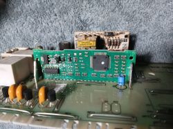 Moduł elektroniczny z układami scalonymi osadzony na płytce PCB